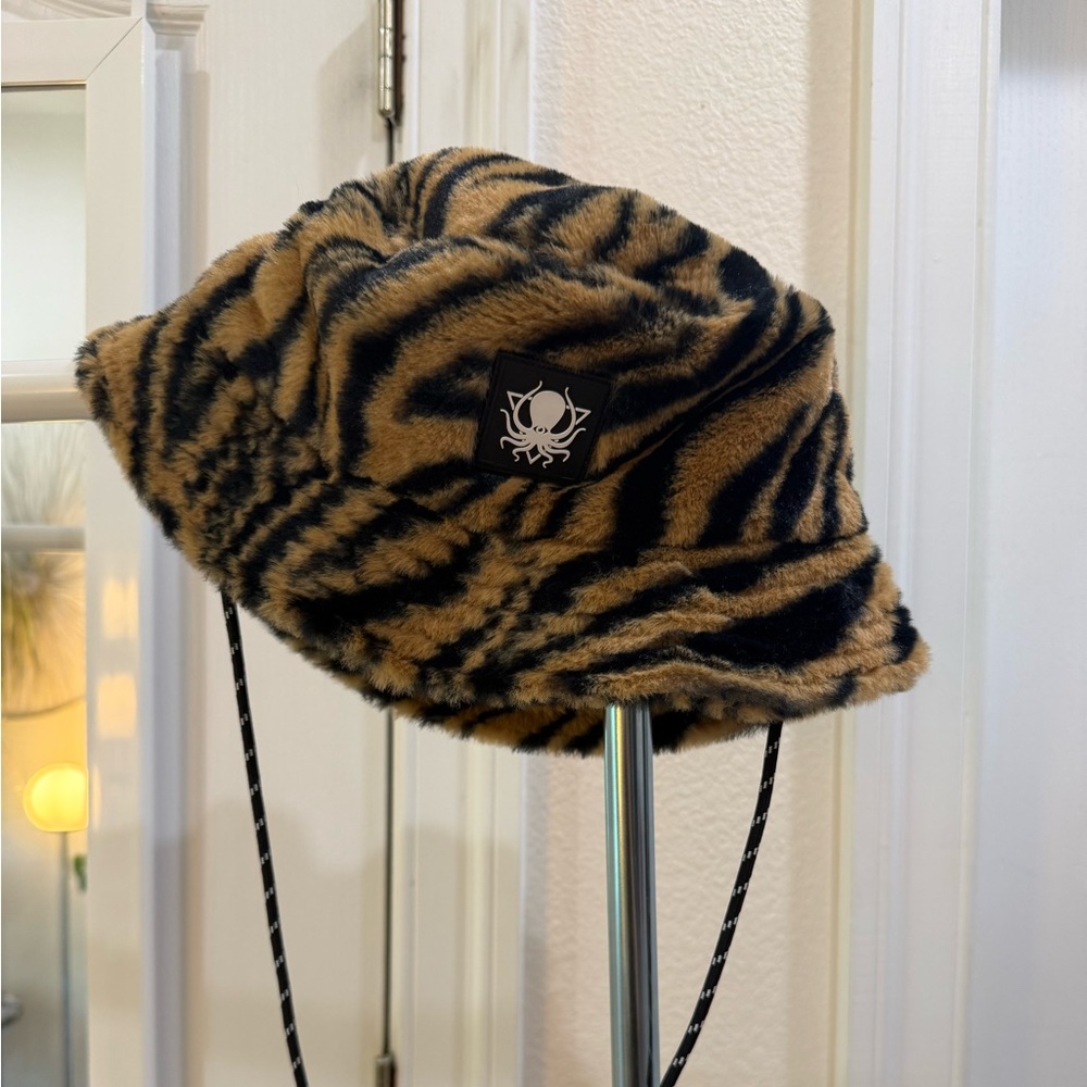 DDD Faux Fur Tiger Print Bucket Hat - Brown/Black M/L 61 7 5/8